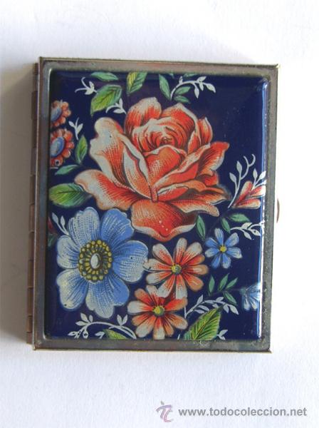 Coleccionismo: PORTAFOTOS DE METAL CON DECORACION EN CERAMICA / A&Ntilde;OS 70