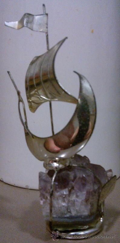 Collezionismo: Figura decorativa BARCO plateado Marca GIOIELLI N.F.C. FLORECE 9x5 cm. Con mineral rosado