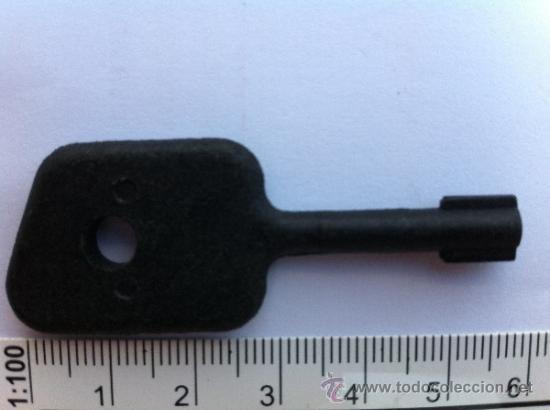 LLAVE DE PL&Aacute;STICO DE DOBLE PALET&Oacute;N. 6 CMS.