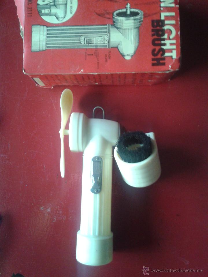 Coleccionismo: Ventilador cepillo inicios 70's a pilas vintage (se incluye caja, pero est&aacute; rota)