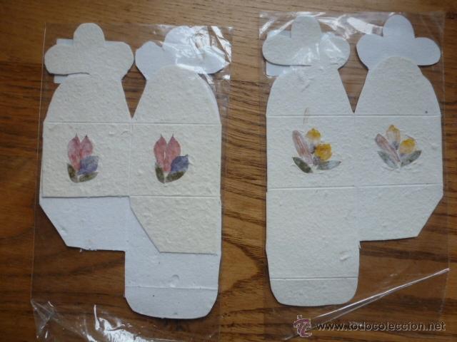 Coleccionismo: 2 Peque&ntilde;as cajas montables de papel con flores secas