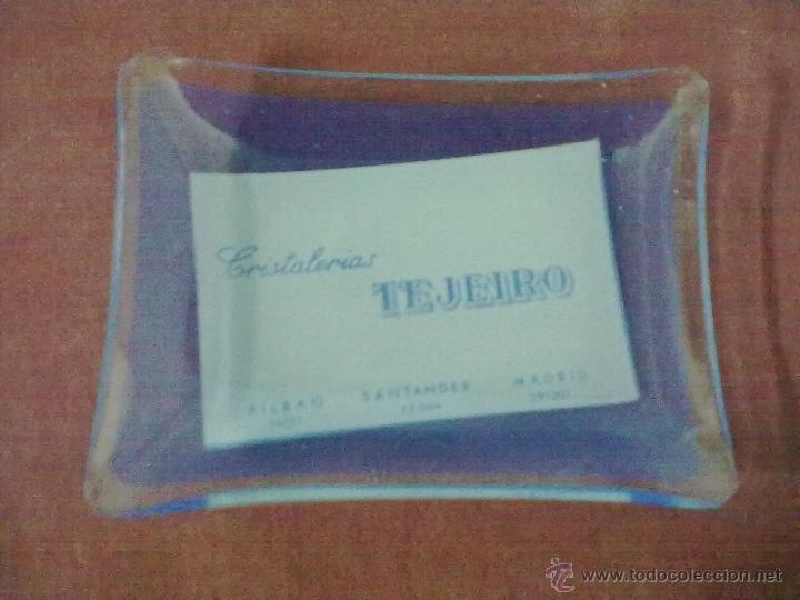 Coleccionismo: BANDEJITA TARJETERO CENICERO EN CRISTAL AZUL LITOGRAFIADO CRISTALERIAS TEJEIRO