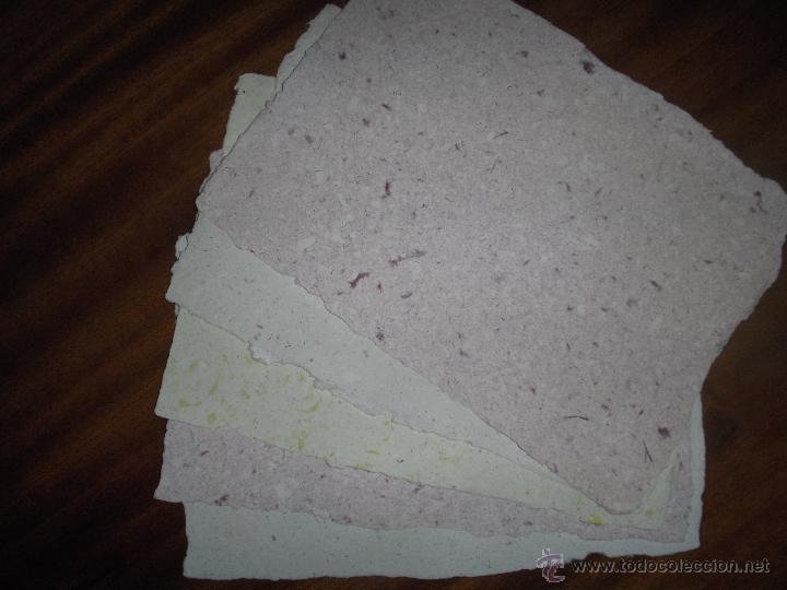 Collecting paper: Lote de 5 hojas de papel reciclado en varios colores