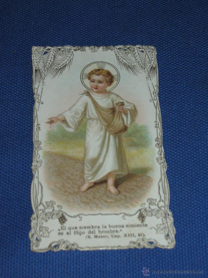 Coleccionismo: ESTAMPA RELIGIOSA ANTIGUA CON RELIEVE Y TROQUELADA - NI&Ntilde;O JESUS SEMBRANDO