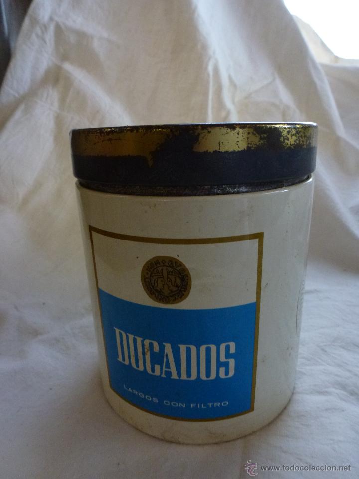Coleccionismo: Bote de laton para tabaco marca Ducados - Foto 2