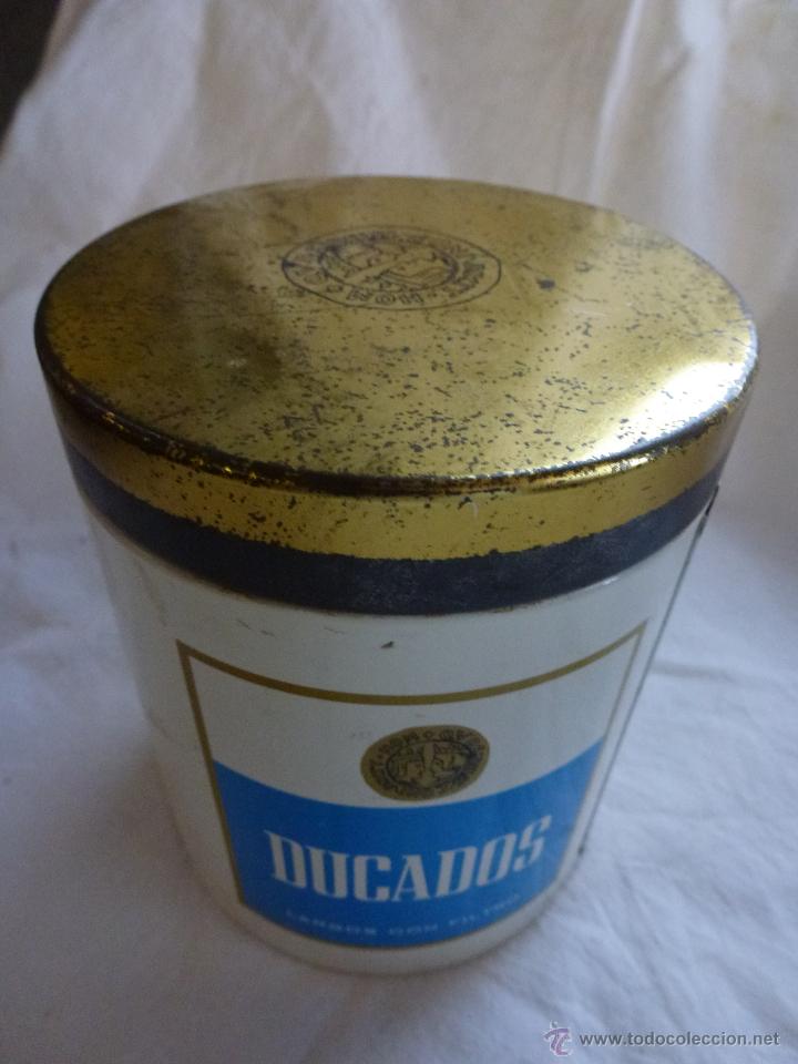 Coleccionismo: Bote de laton para tabaco marca Ducados - Foto 5