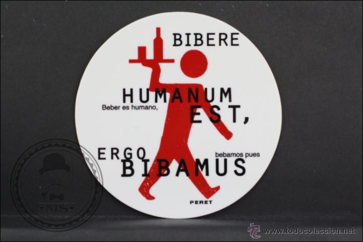 Coleccionismo: Posavasos Publicitario de Pl&aacute;stico - Peret. Beber es Humano, Bebamos Pues - 9 Cm de Di&aacute;metro