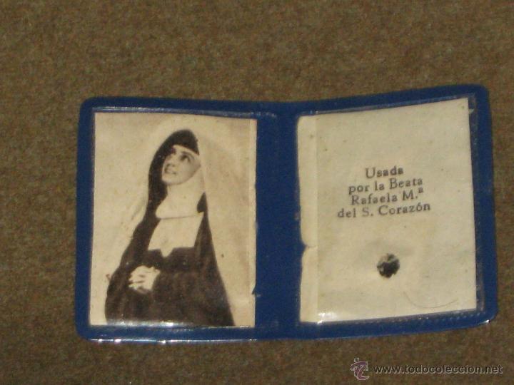 Coleccionismo: CARTERITA CON ESTAMPA FOTOGRAFICA Y RELIQUIA DE RAFAELA MARIA DEL SAGRADO CORAZON