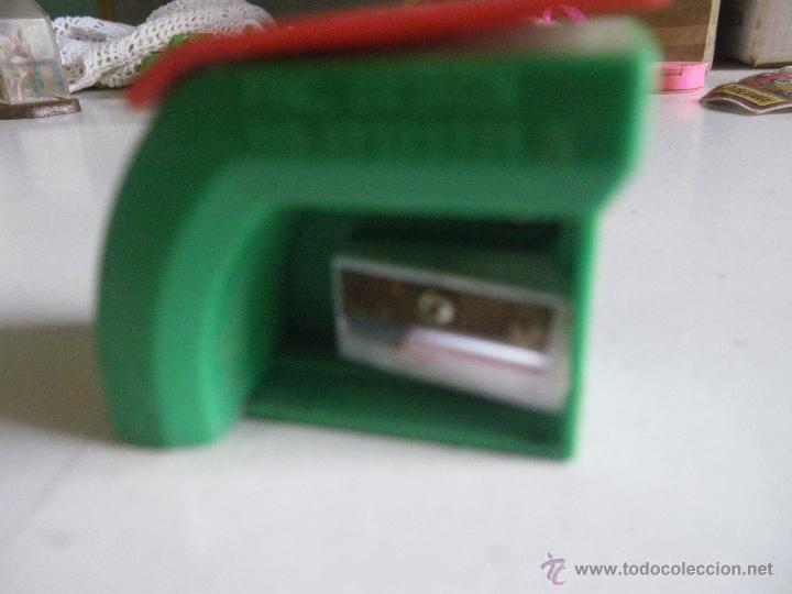 Coleccionismo: VIEJO SACAPUNTAS BASCULA ,,VER - Foto 2