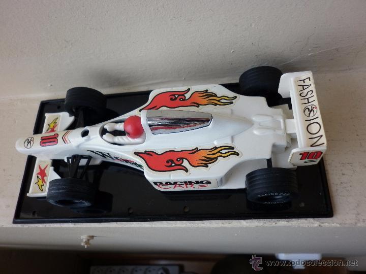Coleccionismo: MECHERO ENCENDEDOR DE SOBRE MESA CON FORMA DE COCHE DE FORMULA 1 - Foto 3