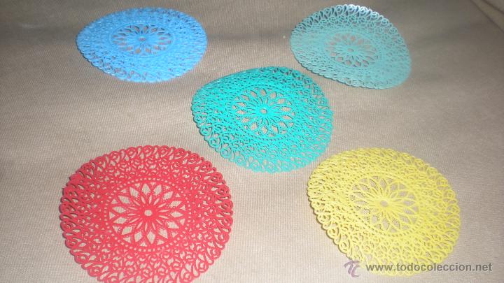 Coleccionismo: 5 POSAVASOS REDONDOS VARIOS COLORES