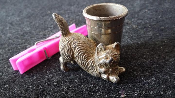 Collecting: PALILLERO DE MESA GATO CON CESTA (HIERRO FUNDIDO)