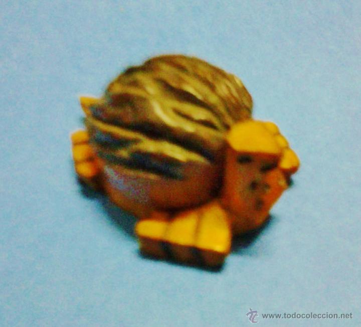 Coleccionismo: miniatura - tortuga - madera y caparazon de una nuez- hecha a mano - arte urbano - a&ntilde;os 90 -98