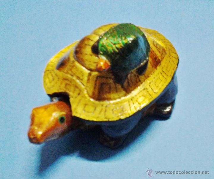 Sammeln: peque&ntilde;a - tortuga - madera y paja - caja con tapa - interior de tela seda - china - a&ntilde;os 90 -37