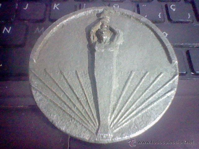 Coleccionismo: MEDALLA MANO ART DECO ANTIGUA SEK SAN ESTANISLAO KOTSKA LEER *C11 9/15