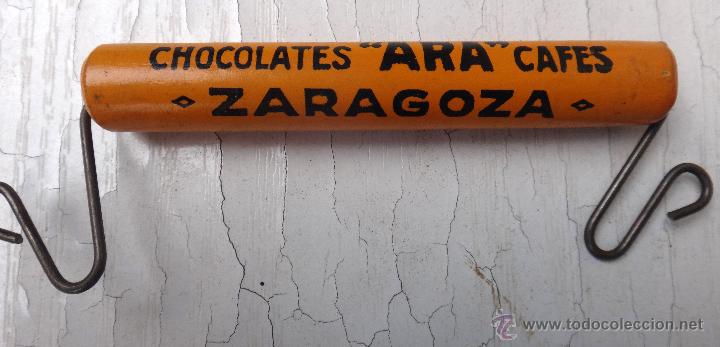 Coleccionismo: ANTIGUO PORTABOLSAS MANUAL , ENGANCHE , PUBLICIDAD CHOCOLATES CAFES ARA , ZARAGOZA , ORIGINAL, RB