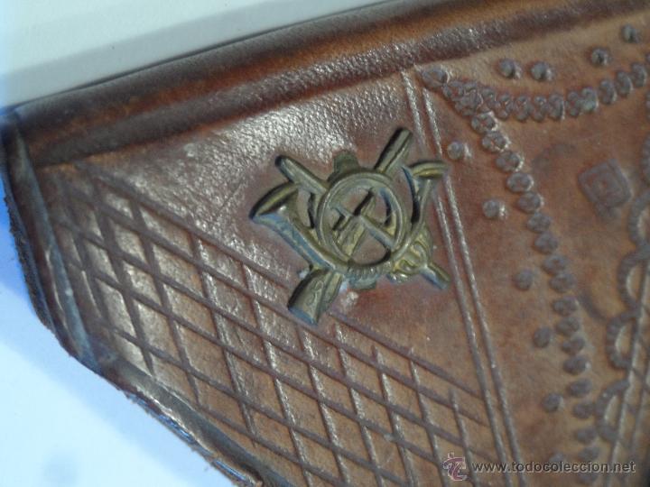 Coleccionismo: PETACA TABACO MILITAR ? CON ESCUDO - Foto 2
