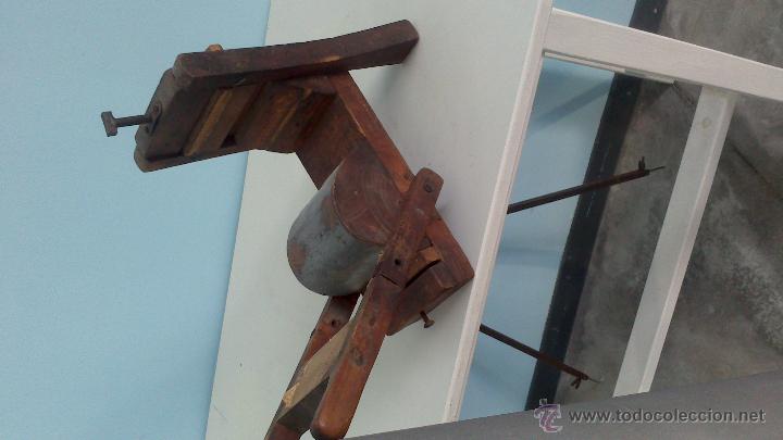 Coleccionismo: maquina rustica de liar tabaco - Foto 2