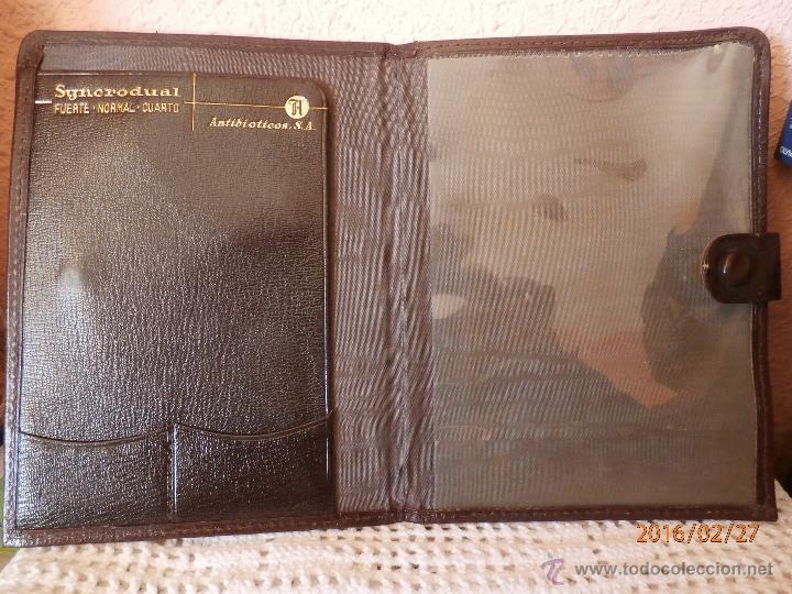 Coleccionismo: ANTIGUA Cartera de piel para recetas farmaceuticas con publicidad de ANTIBIOTICOS S,L,
