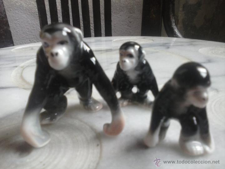 Coleccionismo: Monos miniaturas en porcelana . - Foto 1