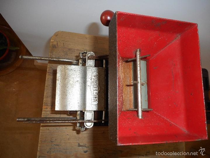 Coleccionismo: M&aacute;quina de liar tabaco Victoria - Foto 3