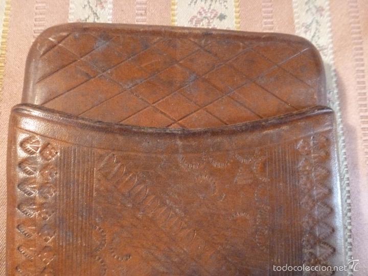 Coleccionismo: PITILLERA CIGARREOA DE CUERO REPUJADO - Foto 3