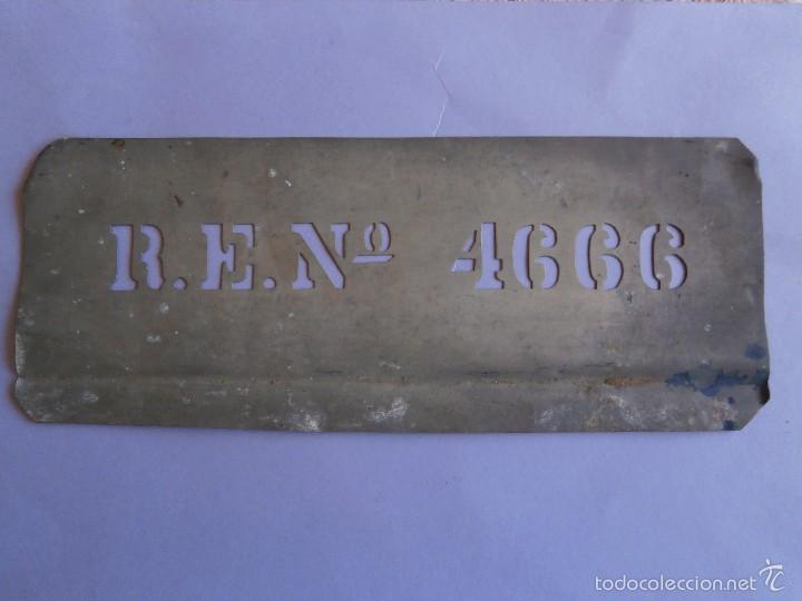 Coleccionismo: chapa de hojalata troquelada R.E. N&ordm; 4666