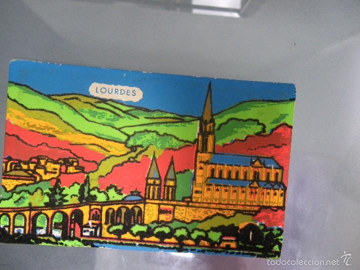 Coleccionismo: Postal de Lourdes, relieve