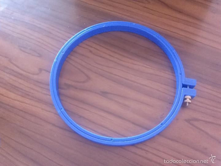 Collecting: BASTIDOR AZUL DE PL&Aacute;STICO. 18 CM. DE DI&Aacute;METRO. SIN USAR