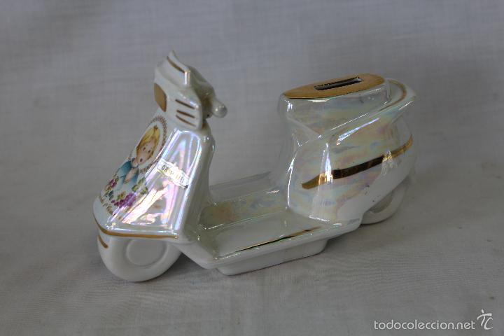 Coleccionismo: ucha - moto vespa, en porcelana con oro 1&ordf;ley
