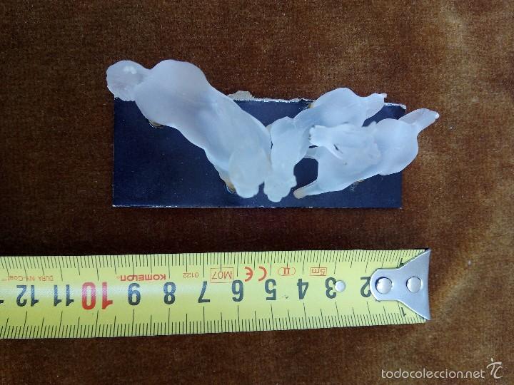 Coleccionismo: Miniatura de caballos de material opaco antigua - Foto 2