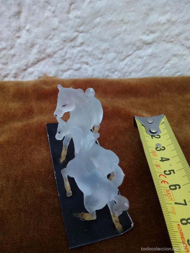 Coleccionismo: Miniatura de caballos de material opaco antigua - Foto 3