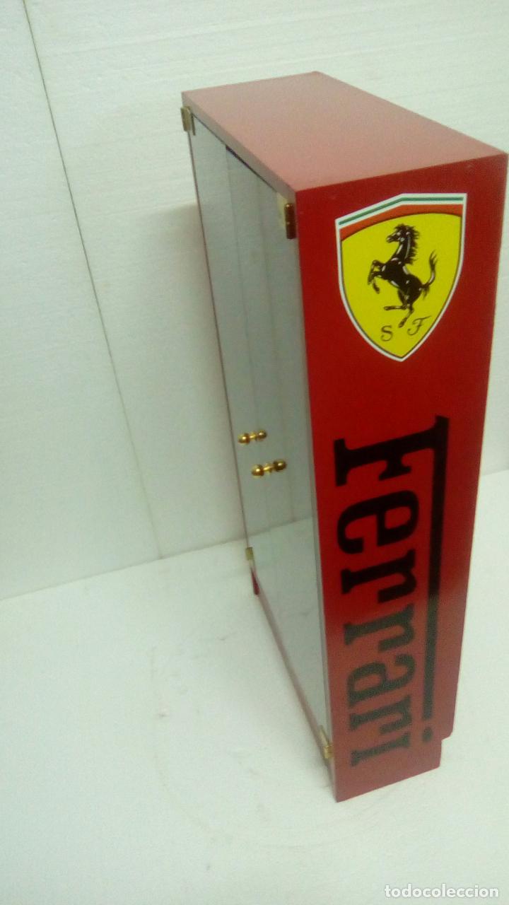 Coleccionismo: VITRINA DE MADERA TEMATIZADA FERRARI - Foto 3