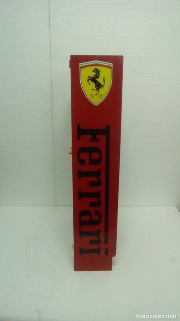 Coleccionismo: VITRINA DE MADERA TEMATIZADA FERRARI - Foto 4