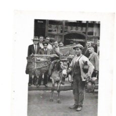 Coleccionismo: AÑO 1932 RECORTE PRENSA TIPOS OFICIOS ANTIGUOS PARIS REPARTIDOR VENDEDOR DE BOTIJOS FINOS