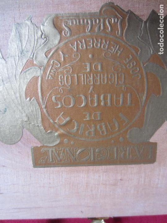 Coleccionismo: ANTIGUA CAJA DE TABACO - LA REGIONAL - Foto 8