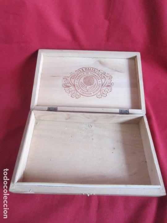 Coleccionismo: ANTIGUA CAJA DE TABACO - LA DALIA - Foto 3