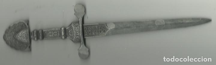 Coleccionismo: RARO ABRECARTAS DE 22 cm. - Foto 2