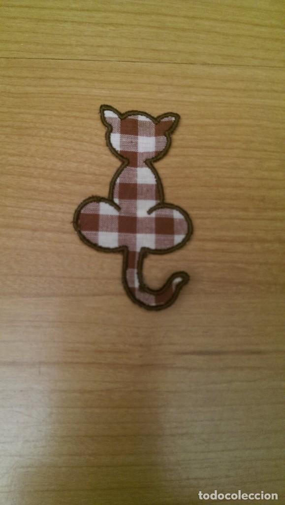 Sammeln: APLICACI&Oacute;N DE TELA &laquo;GATO DE CUADROS&raquo;