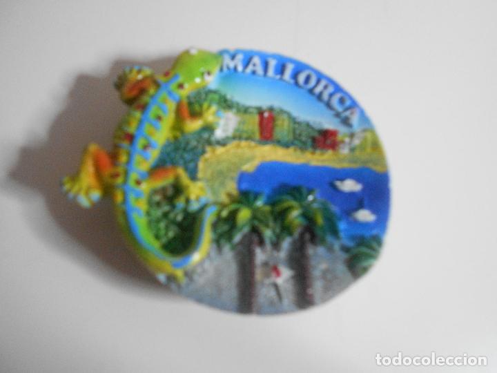 Collezionismo: Plato recuerdo de mallorca. Con im&aacute;n trasero.