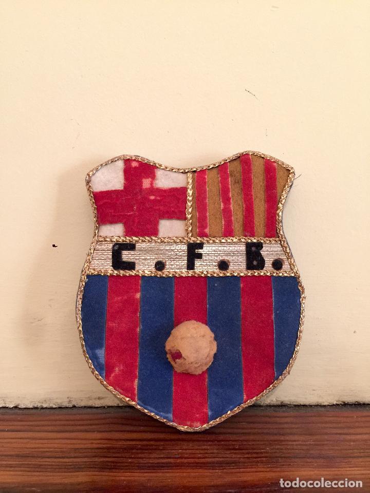 Collecting: ANTIGUO ESCUDO DE TELA , C.F. BARCELONA