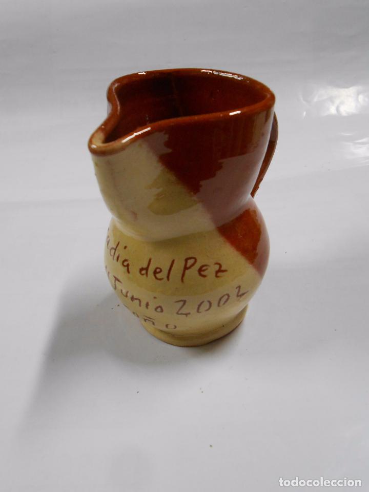 Coleccionismo: JARRITA DE SAN BERNABE. COFRADIA DEL PEZ. LOGRO&Ntilde;O. 11 JUNIO DE 2002. PB17