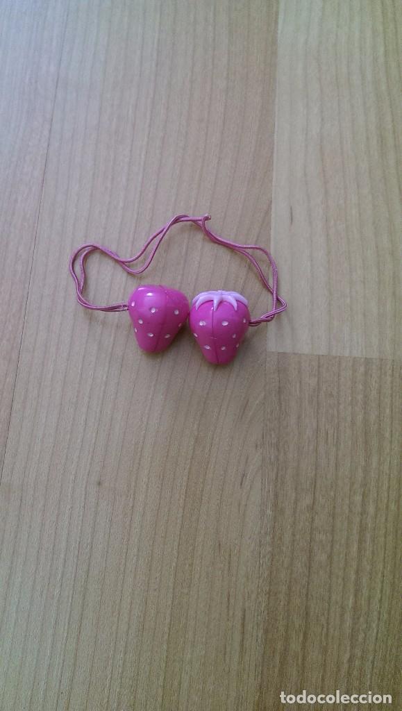 Coleccionismo: ACCESORIOS PELO-ANTIGUA GOMA FRESAS ROSAS