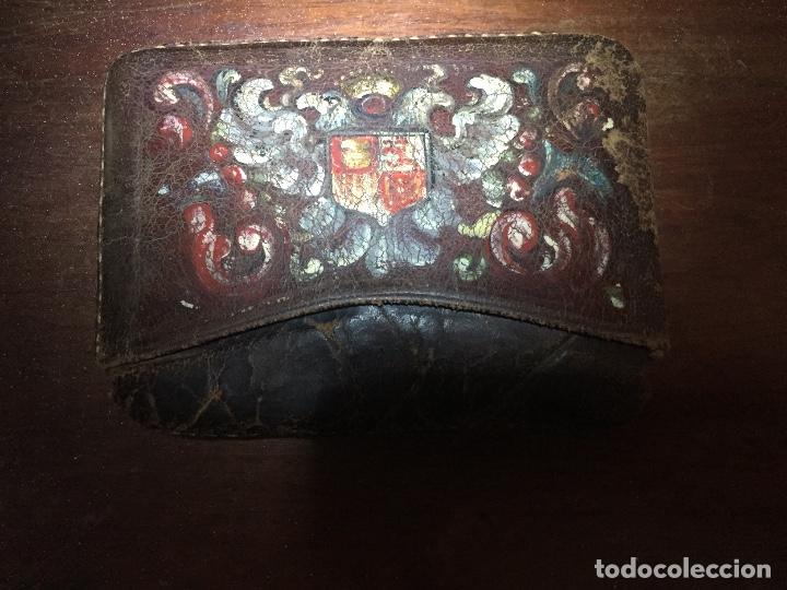 Coleccionismo: Petaca de cuero con escudo pintado - Foto 4