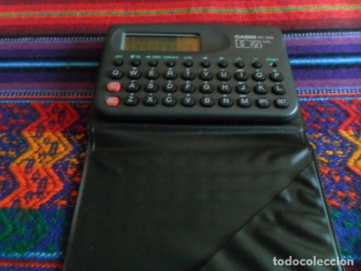 Coleccionismo: CALCULADORA CASIO DC-200 DC 50 DATA CAL CON FUNDA FUNCIONANDO. - Foto 2