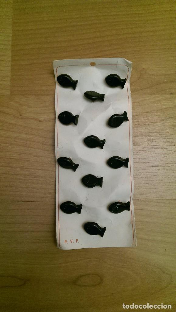 Collectionnisme: ANTIGUO BLISTER BOTONES INFANTILES PECES COLOR NEGRO (12 UNIDADES)