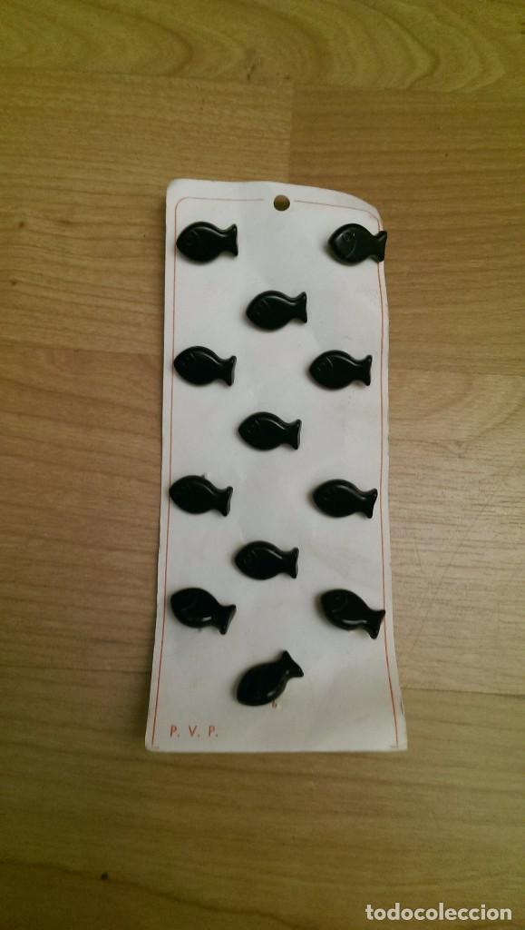 Collectionnisme: ANTIGUO BLISTER BOTONES INFANTILES PECES COLOR NEGRO (12 UNIDADES)