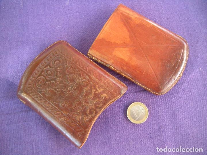 Coleccionismo: PETACA DE TABACO EN CUERO REPUJADO QUIJOTE - Foto 2