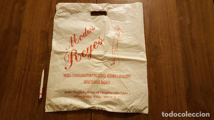 Coleccionismo: Bolsa de pl&aacute;stico Modas Reyes. - Foto 2