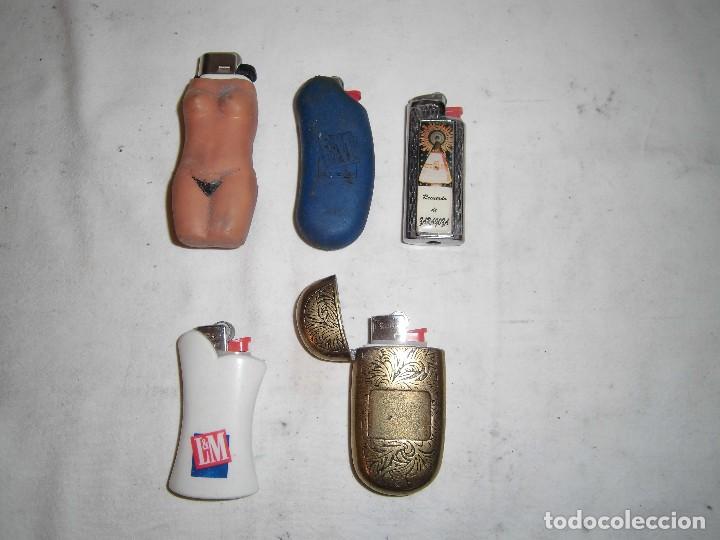 Coleccionismo: 5 fundas para mecheros variadas - Foto 1